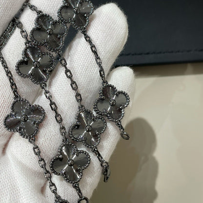 [Luna Brilliance]CLOVER 5 MOTIF BLACK BRACELET