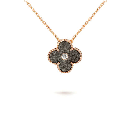 [Luna Brilliance]CLOVER 15MM CHRISTMAS LIMITED EDITION SINGLE FLOWER NECKLACE