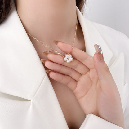 [Luna Brilliance]LUCKY  WHITE MOP  PLUM BLOSSOM NECKLACE