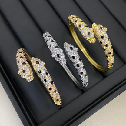 [Luna Brilliance]PANTHERE DOUBLE HEADED HALF DIAMOND OPEN BRACELET