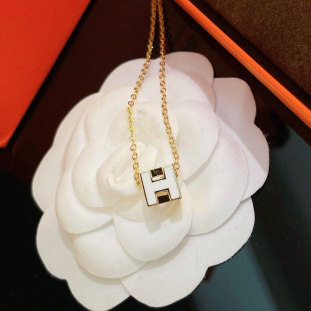 [Luna Brilliance]H WHITE SQUARE GOLD NECKLACE
