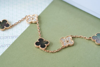 [Luna Brilliance]CLOVER 5 MOTIF GRAY MOP BRACELET COLLECTION