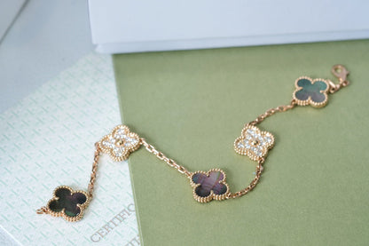 [Luna Brilliance]CLOVER 5 MOTIF GRAY MOP BRACELET COLLECTION